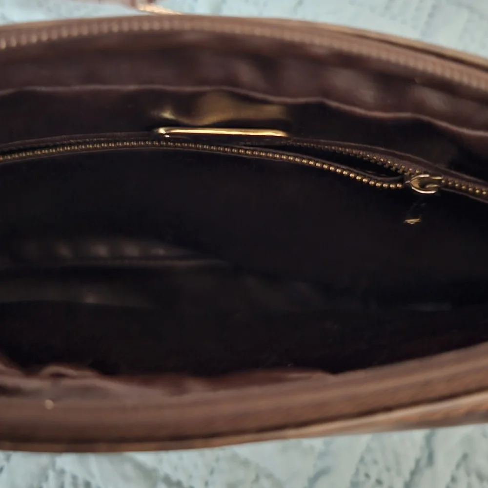 VALENTINO WITH UNBRANDED GOLD TONED CROSSBODY STRAP